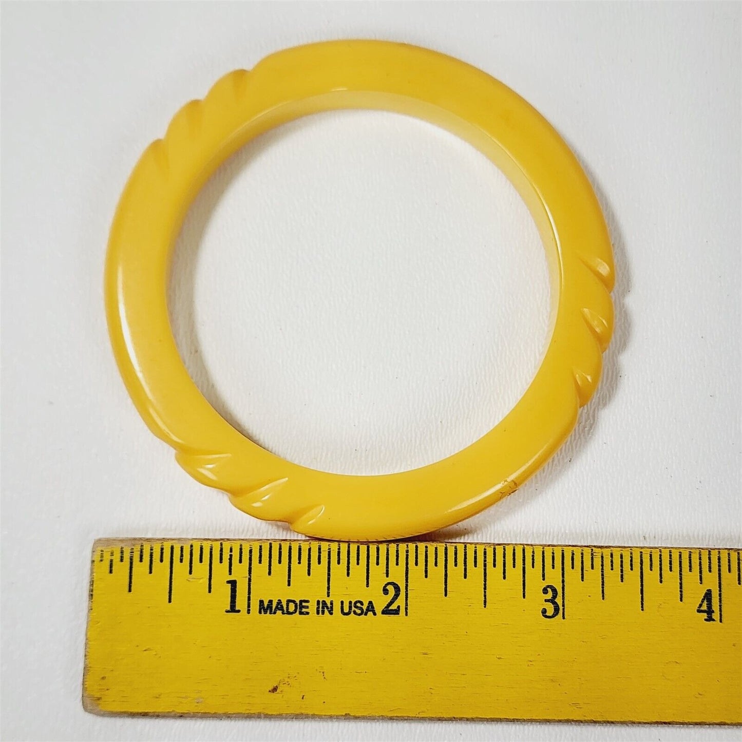 Vintage Yellow Butterscotch Carved Bakelite Bangle Bracelet