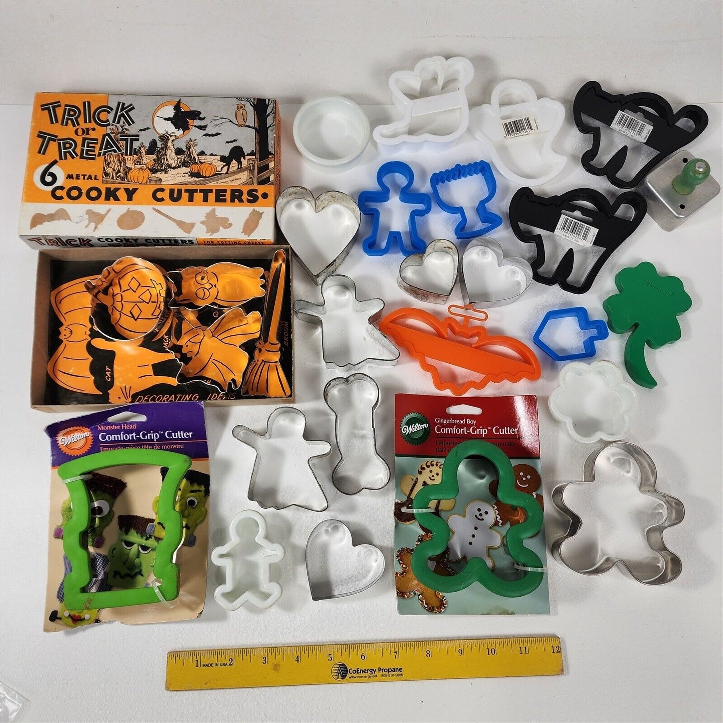 Vintage 27 Piece Lot of Cookie Cutters Halloween Wilton Metal Plastic