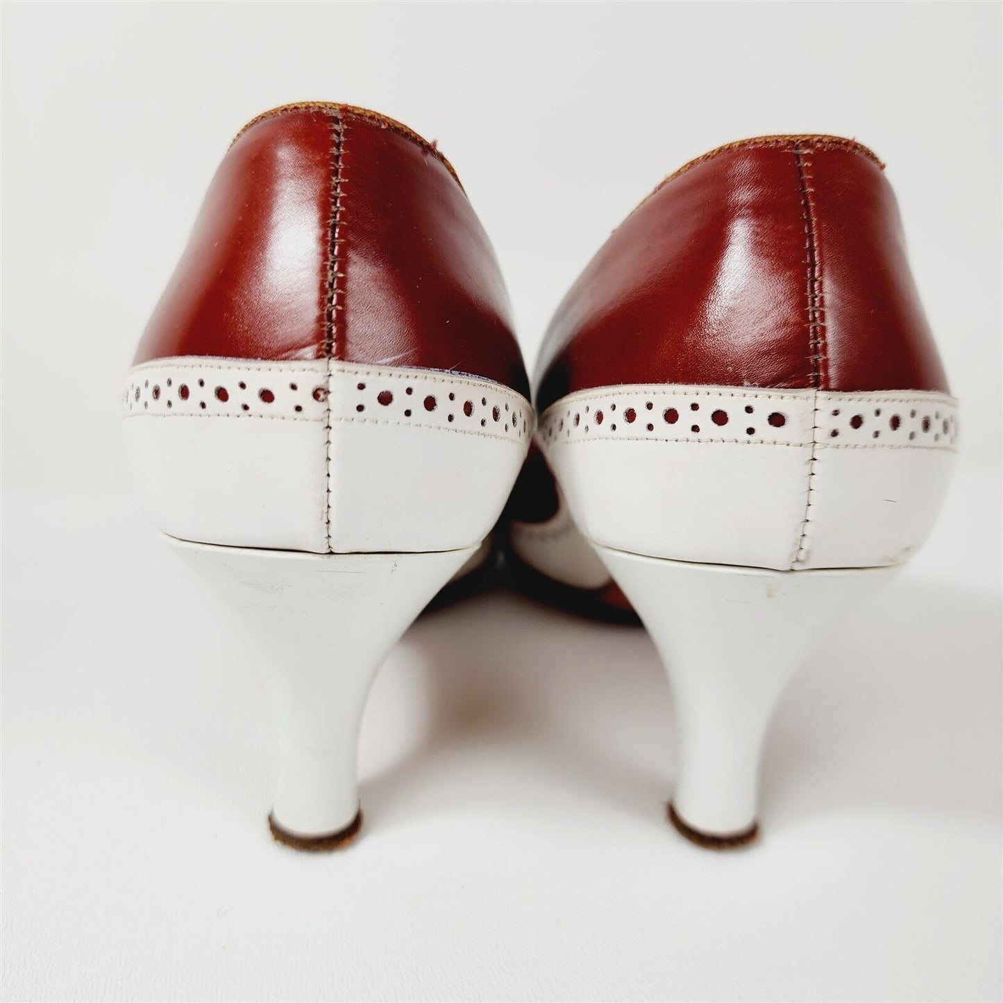 Vintage Johansen Brown & White Wingtip Pumps Heels Size 7 B