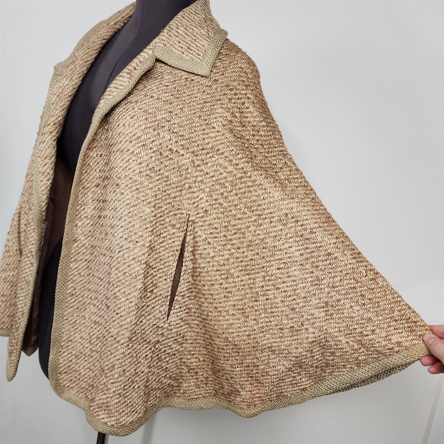 Vintage Cream Beige Wool Tweed Collared Cape Ponchowith Pockets