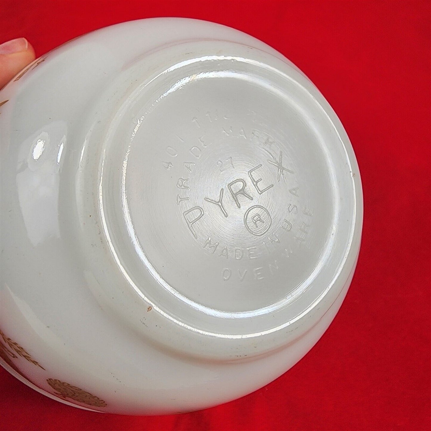 Vintage Pyrex Americana 1 1/2 Pint Mixing Bowl Milk Glass #401 - 5 3/4"