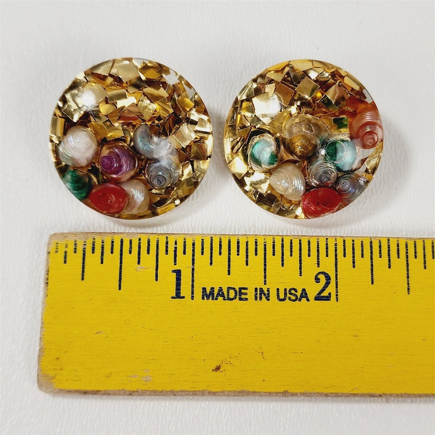 Vintage Round Thermoset Lucite Gold Confetti Shells Clip On Earrings