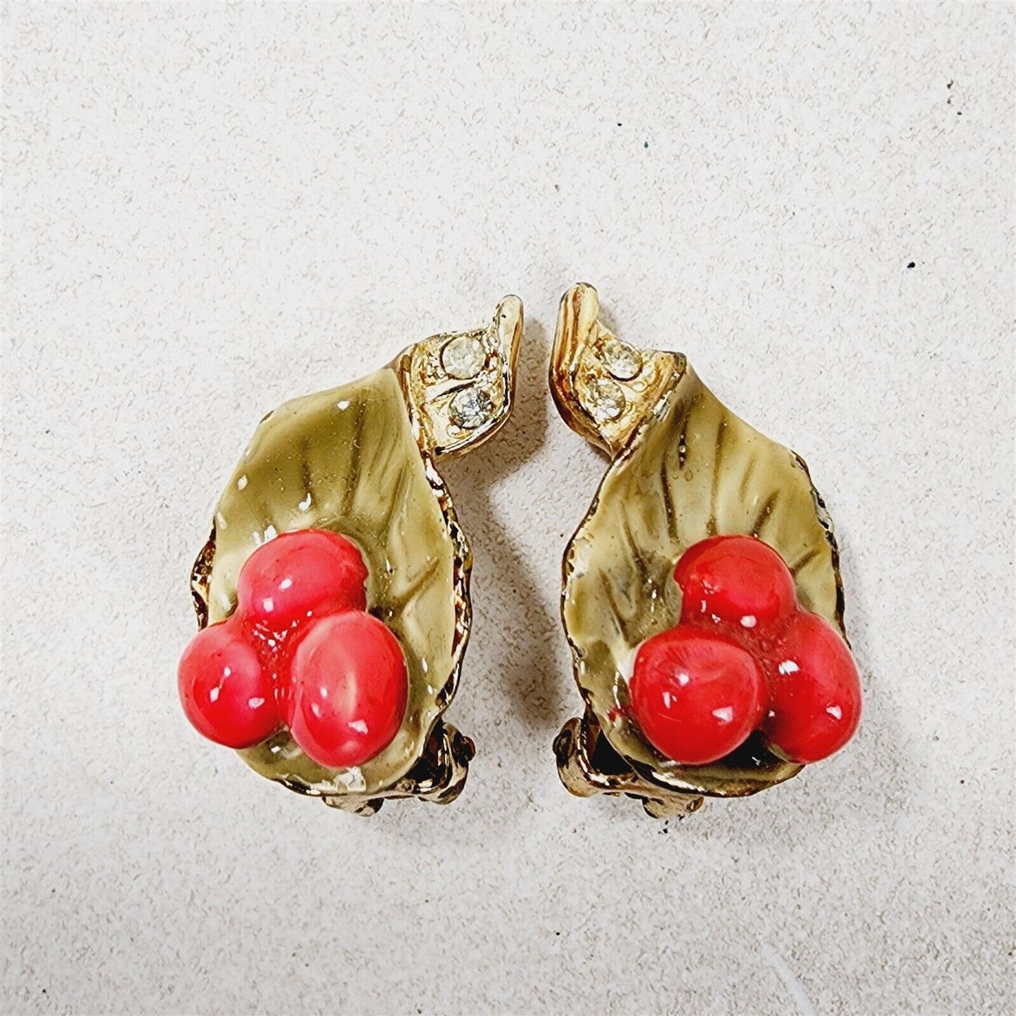 Vintage Taupe Leaf Red Berries Brooch Earrings Set Gold Tone with Rhinestones