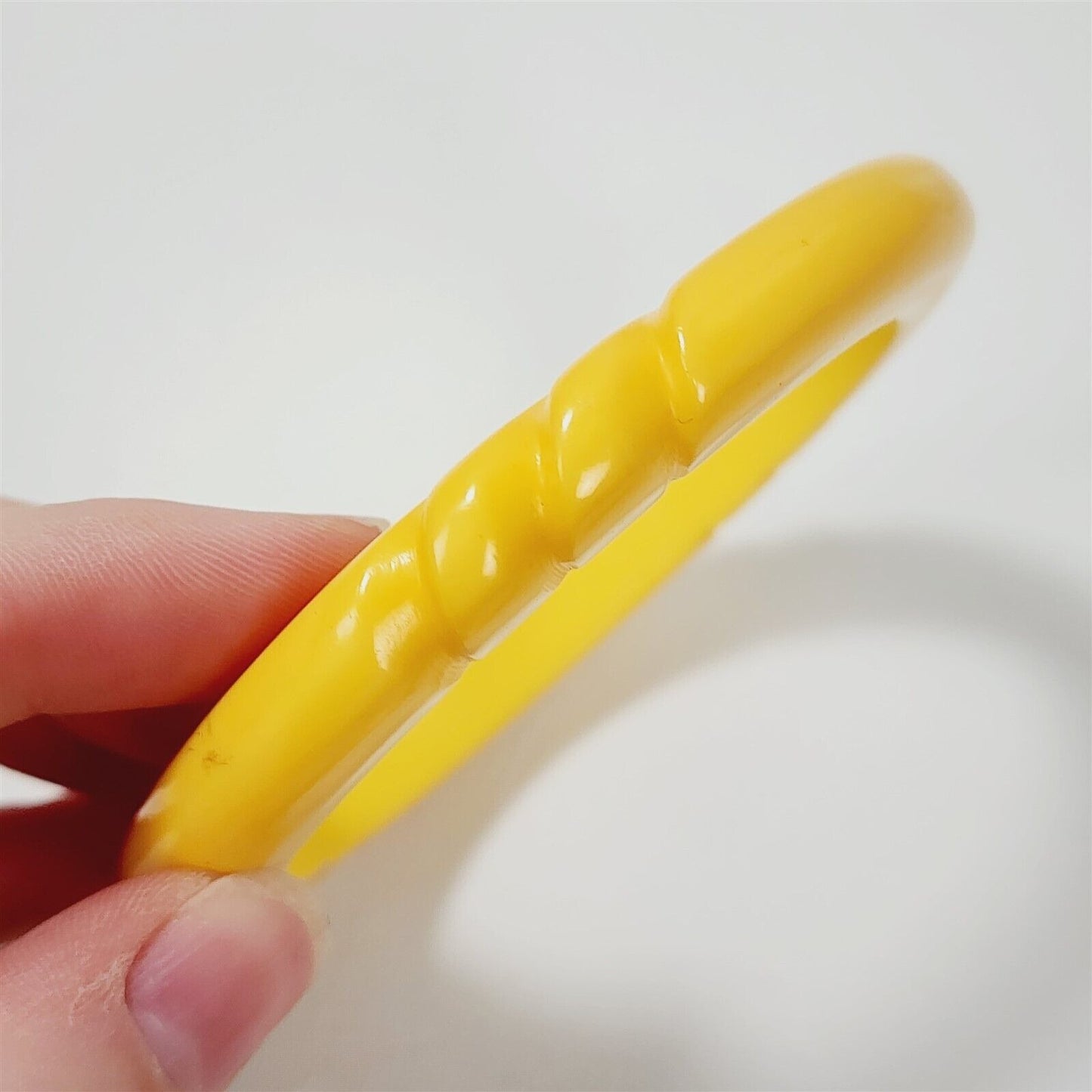 Vintage Yellow Butterscotch Carved Bakelite Bangle Bracelet