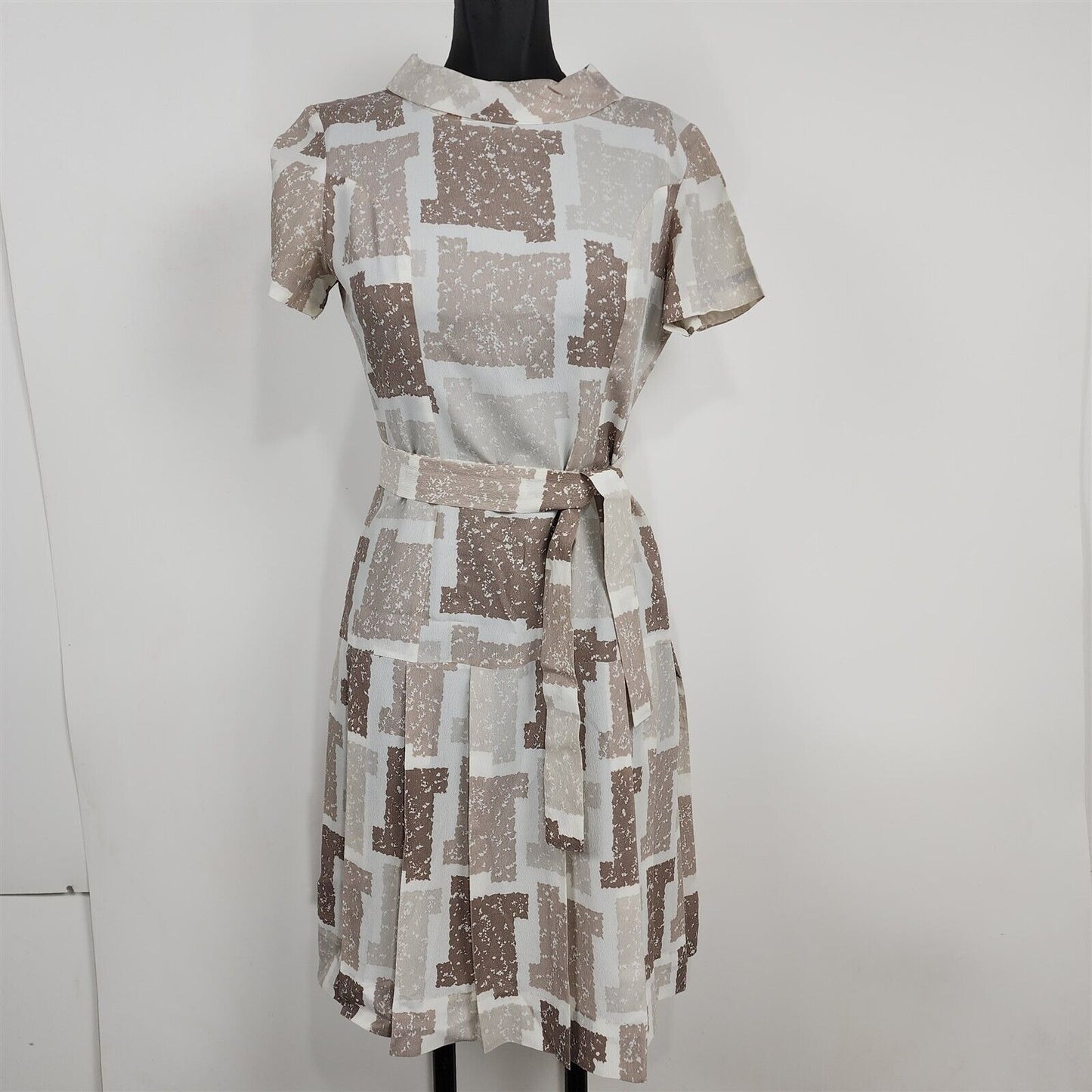 Vintage 1960s Joan Curtis Beige Geometric Short Sleeve Pleated Dress Size M