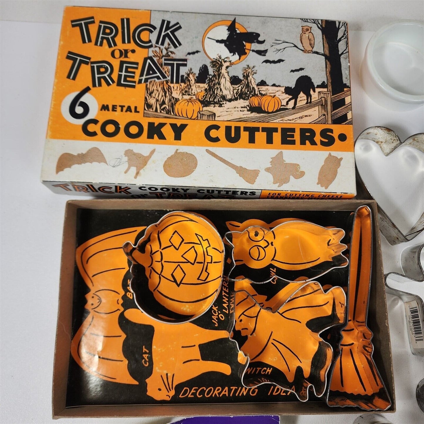 Vintage 27 Piece Lot of Cookie Cutters Halloween Wilton Metal Plastic