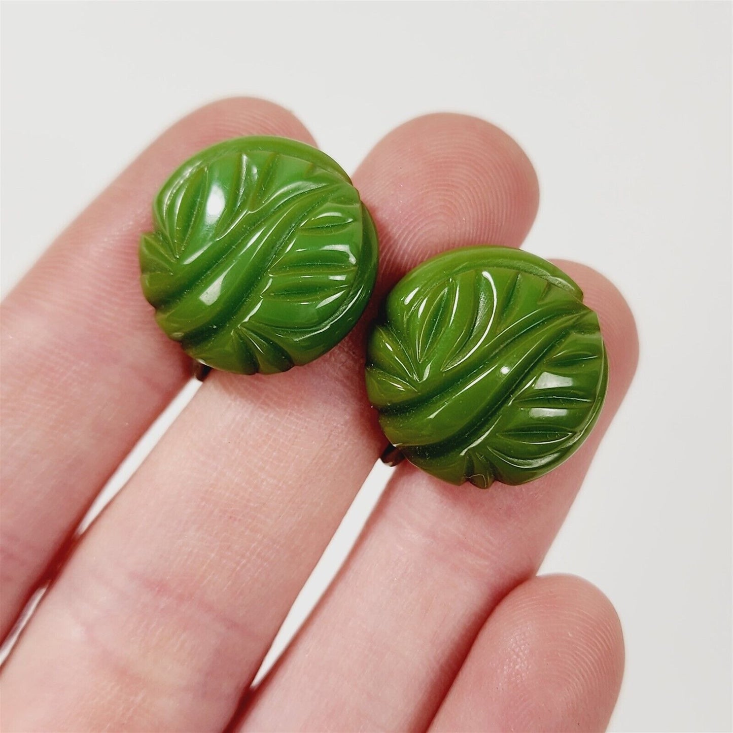 Vintage Green Carved Catalin Bakelite Screwback Earrings