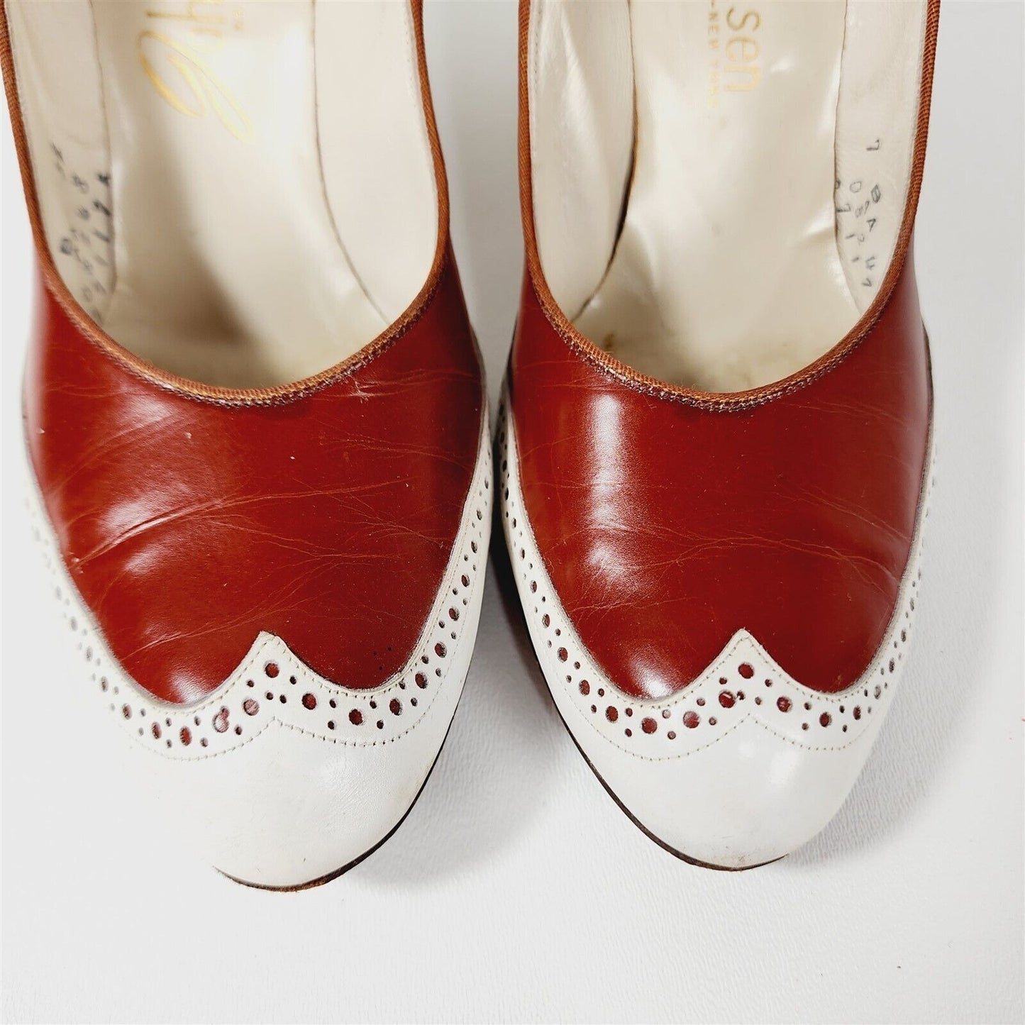 Vintage Johansen Brown & White Wingtip Pumps Heels Size 7 B