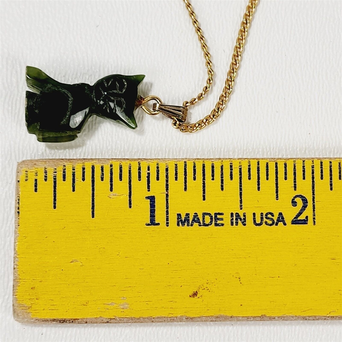 Vintage Gold Tone Green Stone Carved Cat Pendant Necklace - 18"