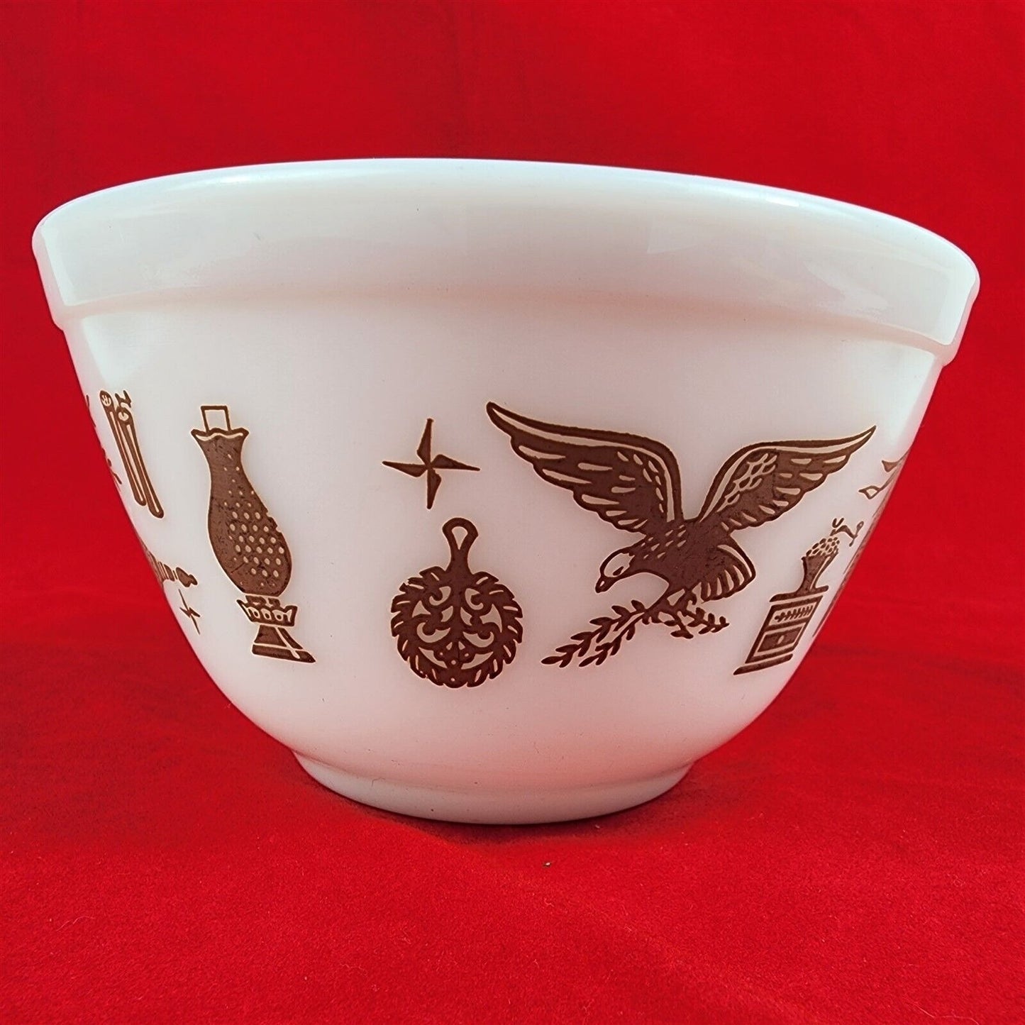 Vintage Pyrex Americana 1 1/2 Pint Mixing Bowl Milk Glass #401 - 5 3/4"