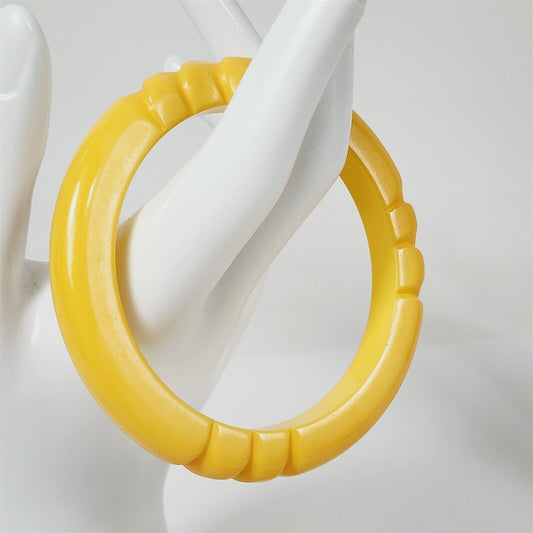 Vintage Yellow Butterscotch Carved Bakelite Bangle Bracelet