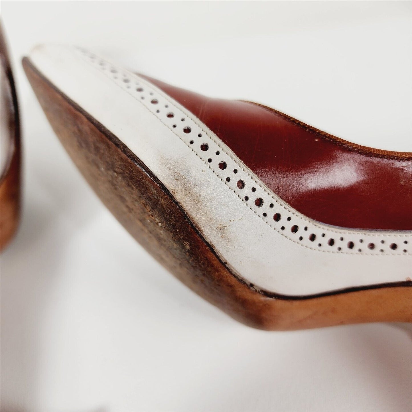 Vintage Johansen Brown & White Wingtip Pumps Heels Size 7 B