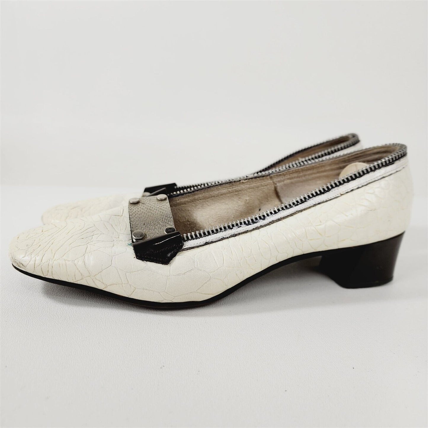 Vintage La Piuma White Leather Silver Buckle Zipper Trim Heels