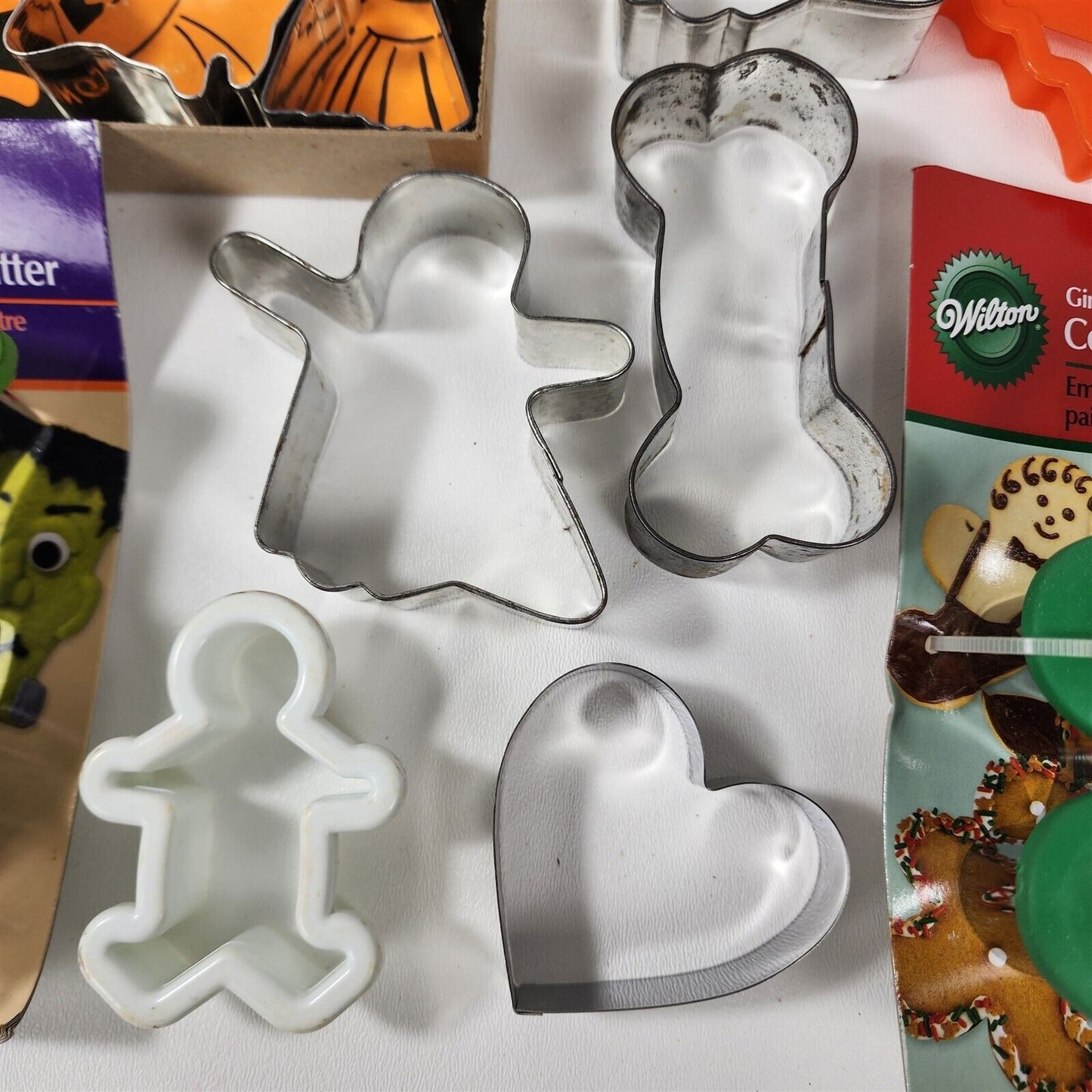 Vintage 27 Piece Lot of Cookie Cutters Halloween Wilton Metal Plastic