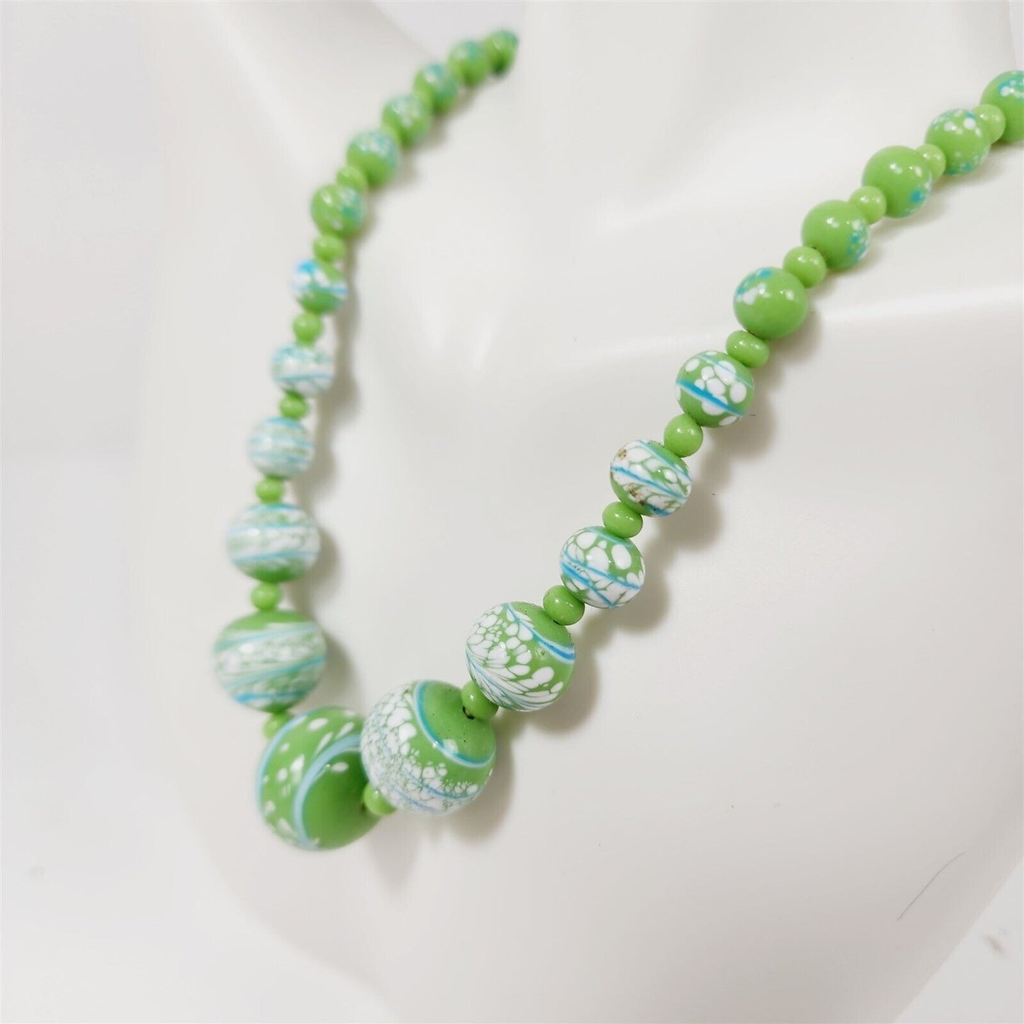 Vintage Green Hand Painted Graduated Ceramic Beaded Necklace