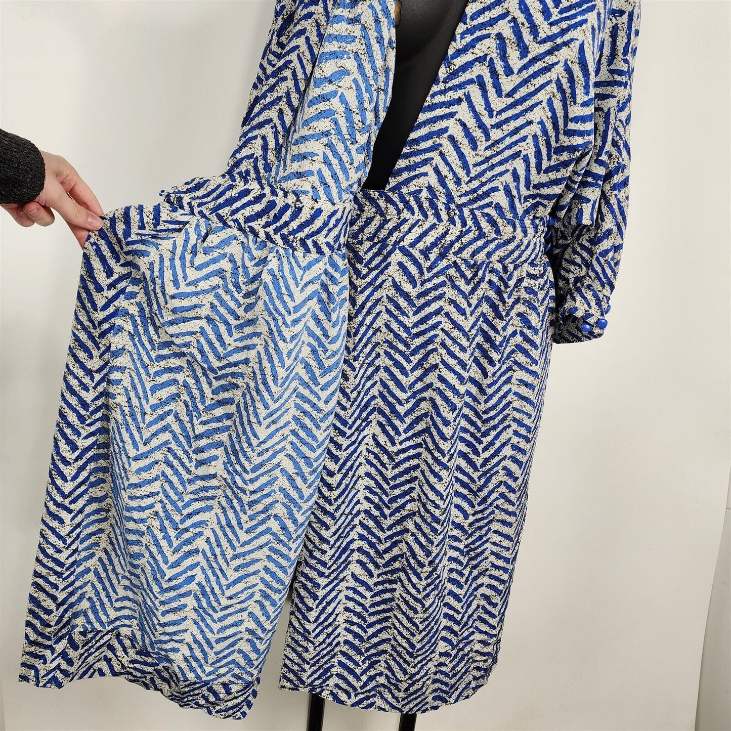 Vintage 1980s-90s Liz Claiborne Blue Zig Zag Wrap Midi Dress Womens S