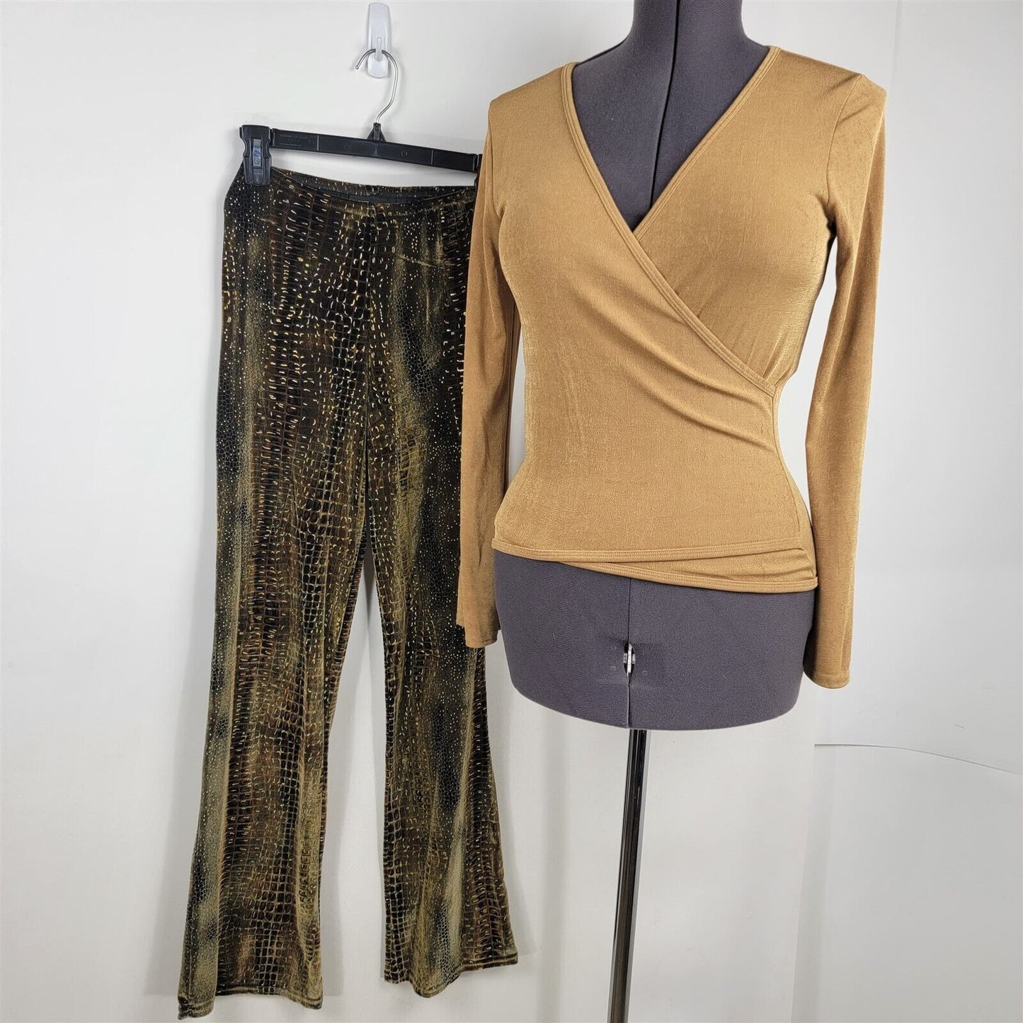 Vintage No Boundaries Tan Brown Long Sleeve Wrap Top Reptile Print Pants Sz 7/9