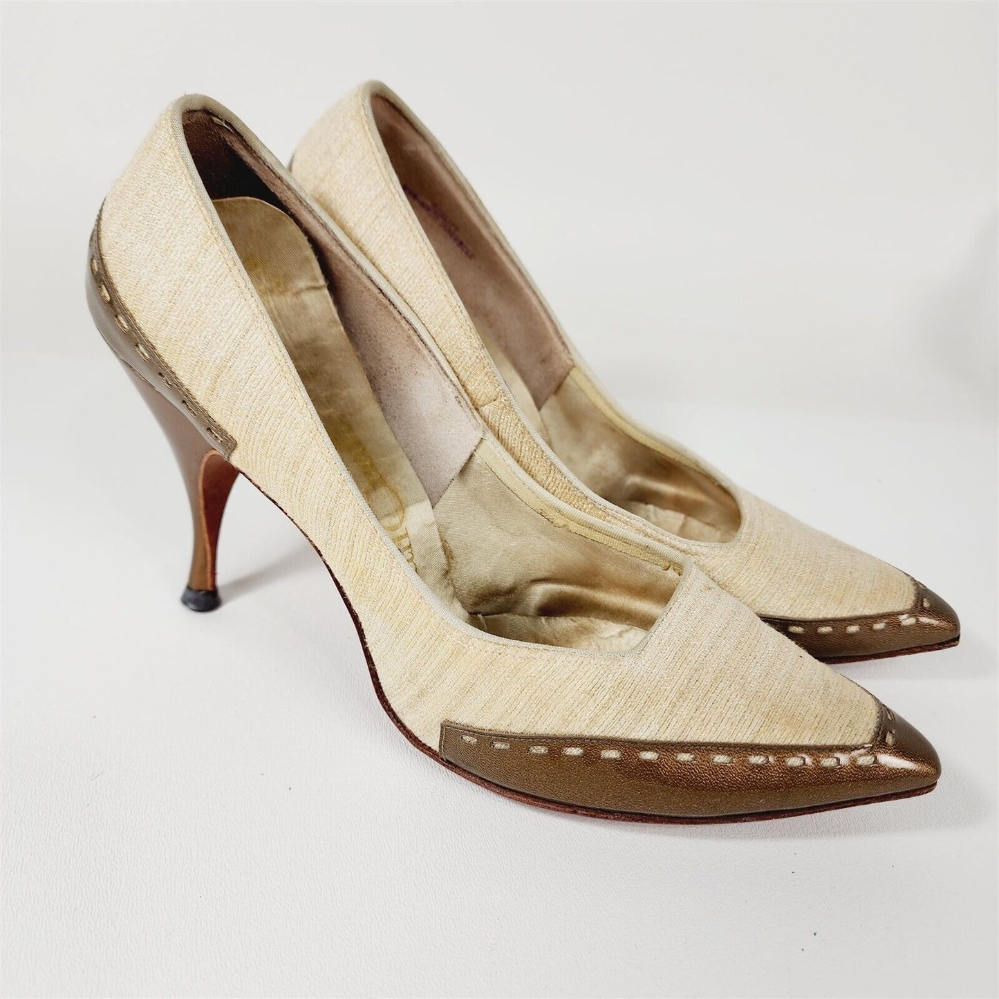 Vintage QualiCraft Beige Pointed Toe Pumps Heels Size 6.5 B