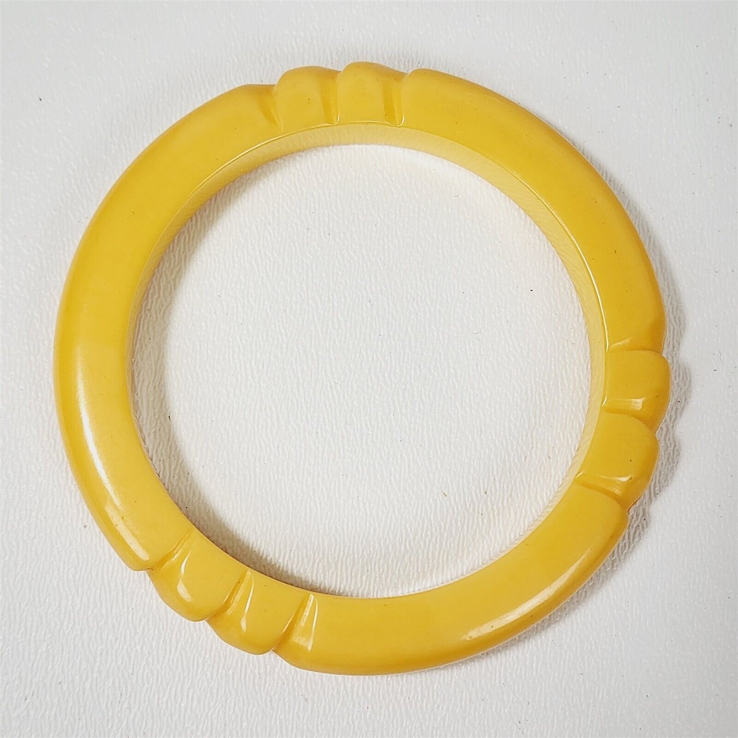 Vintage Yellow Butterscotch Carved Bakelite Bangle Bracelet