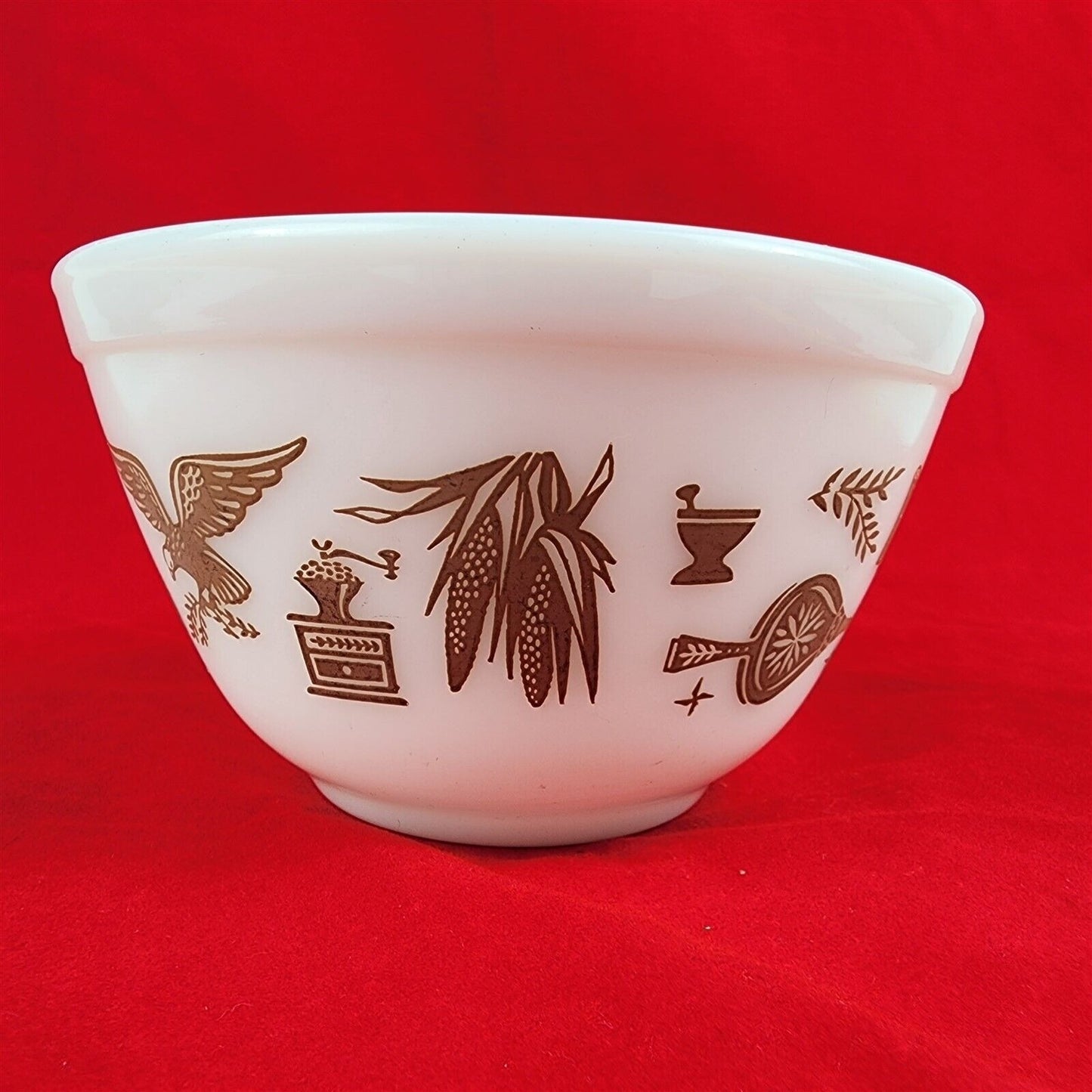 Vintage Pyrex Americana 1 1/2 Pint Mixing Bowl Milk Glass #401 - 5 3/4"