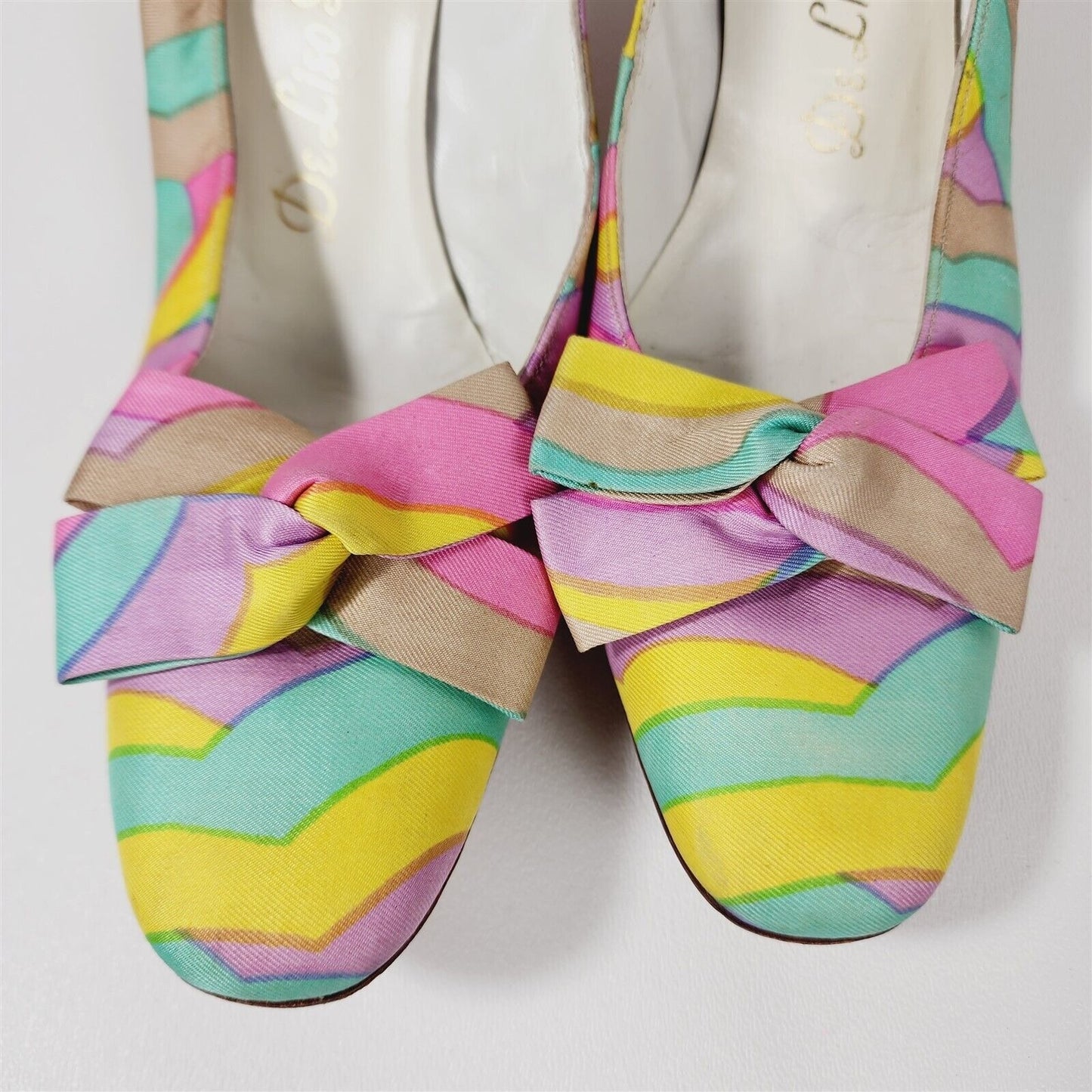 Vintage DeLiso Debs Pink Yellow Turquoise Pumps Heels Shoes Size 7.5 AAA