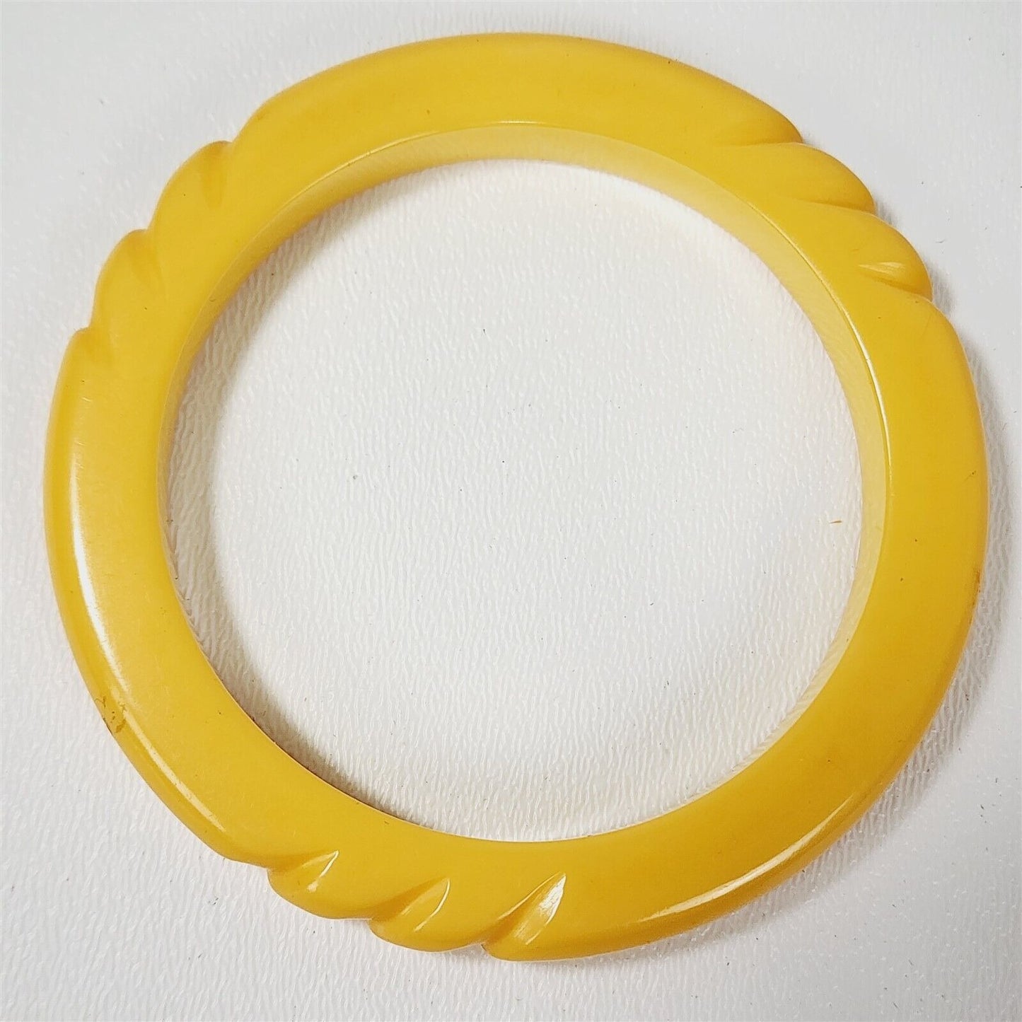 Vintage Yellow Butterscotch Carved Bakelite Bangle Bracelet