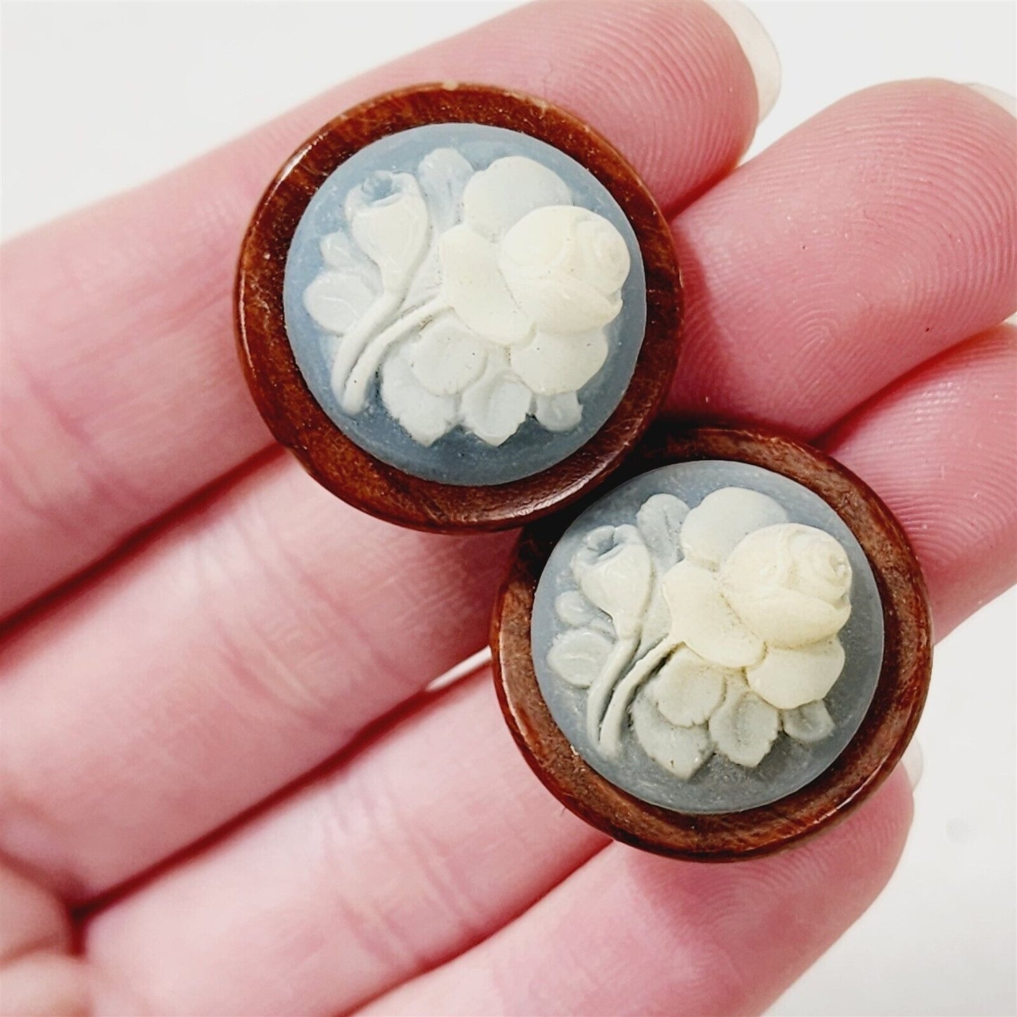 Vintage Flower Carved Cameo Wood Back Necklace with Clip On Earrings