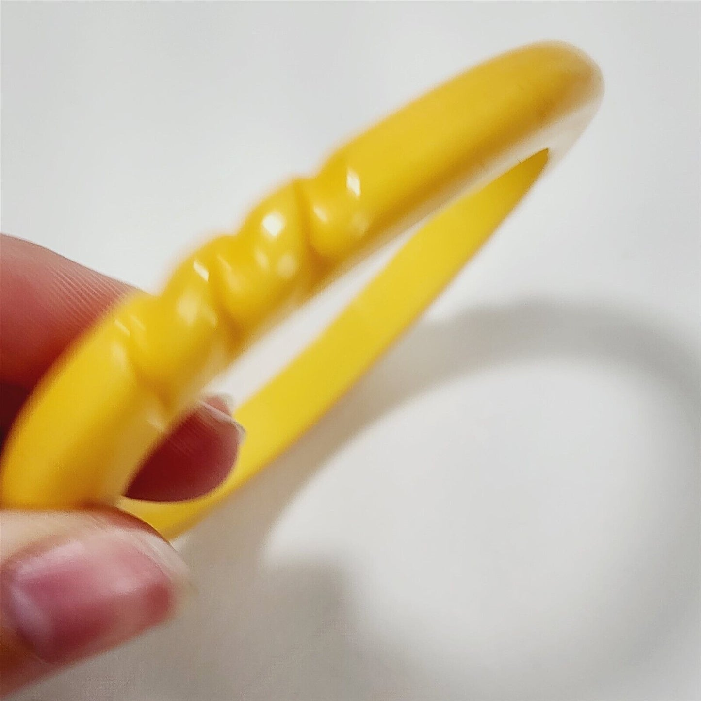 Vintage Yellow Butterscotch Carved Bakelite Bangle Bracelet