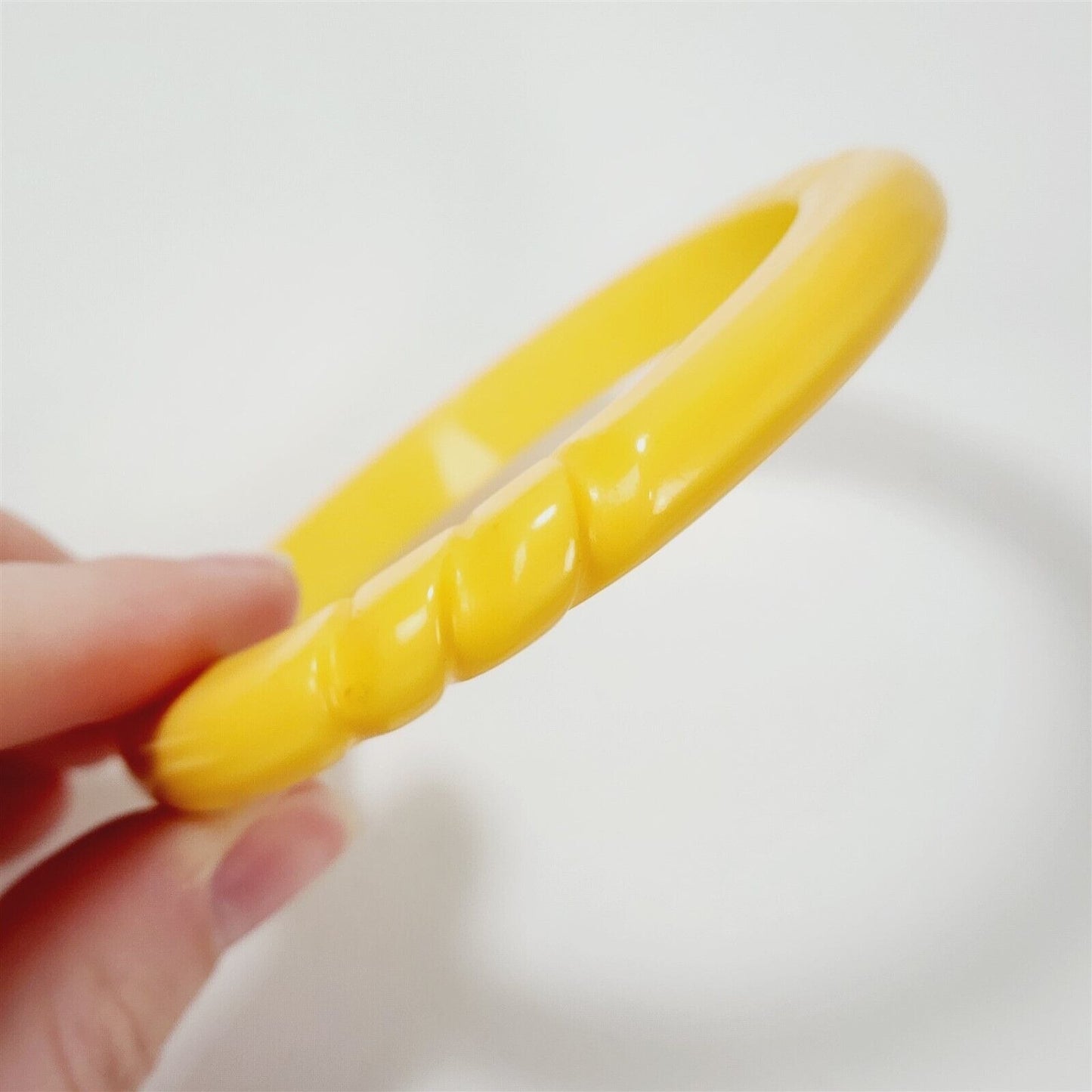 Vintage Yellow Butterscotch Carved Bakelite Bangle Bracelet